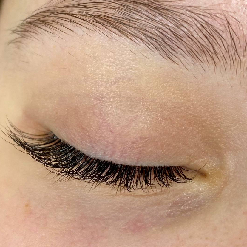 Наращивание ресниц в объёме 1,5D