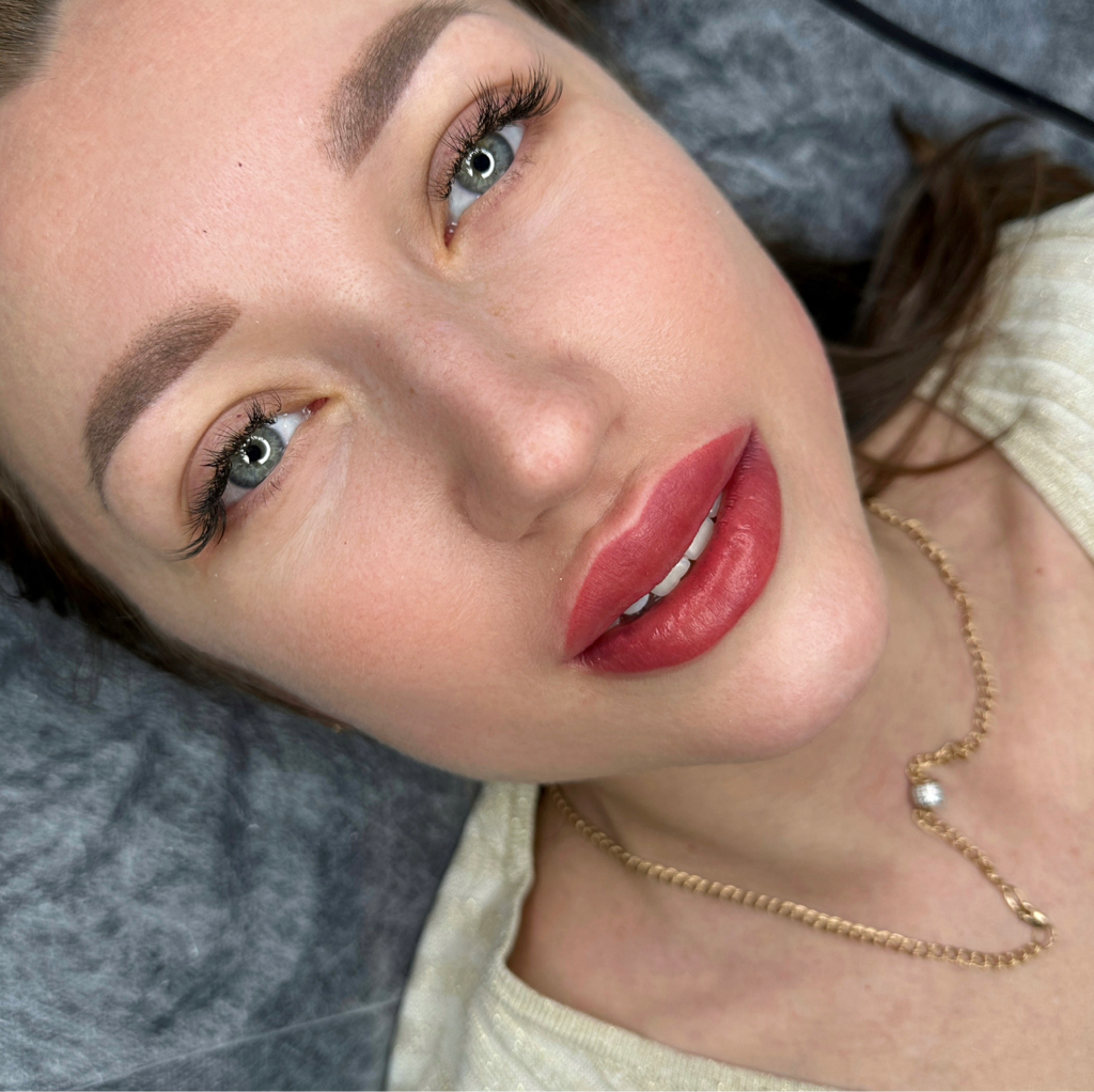 Перманентный макияж губ