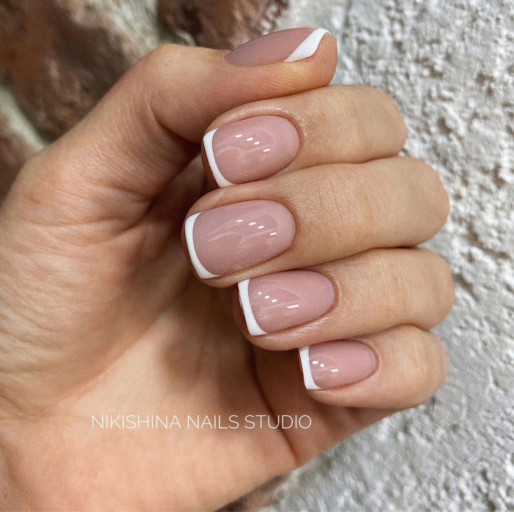 Маникюр с покрытием френч