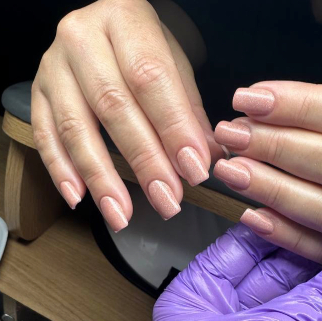 Маникюр с покрытием гель-лак