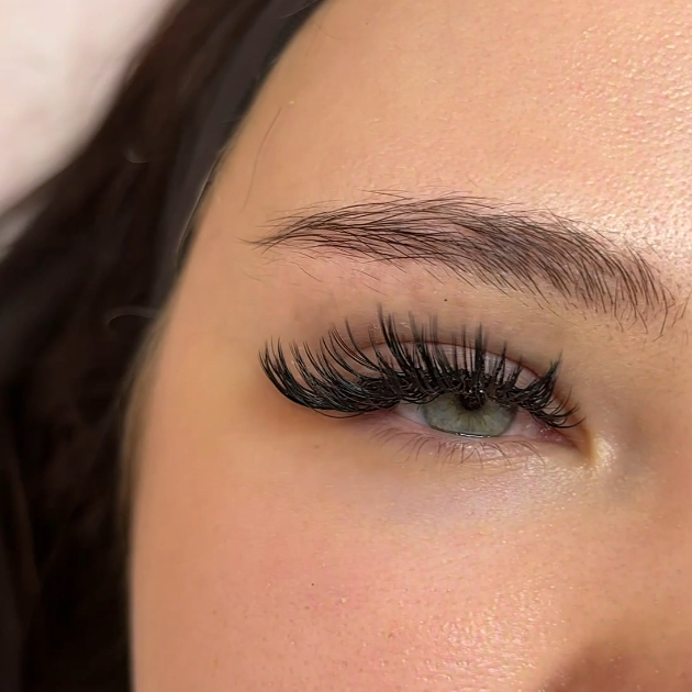 Наращивание ресниц объём 4-5D