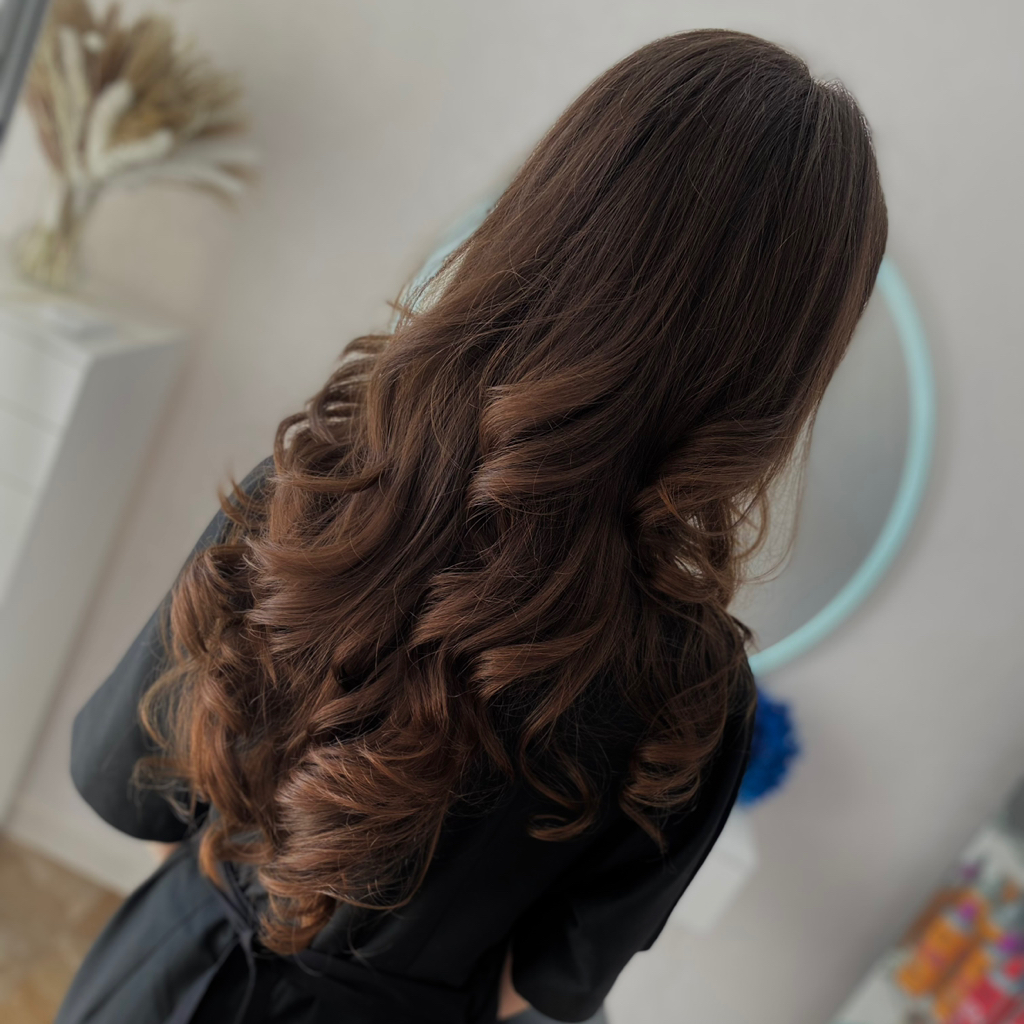 Стрижка женская на очень длиные волосы ( длина ниже пояса )