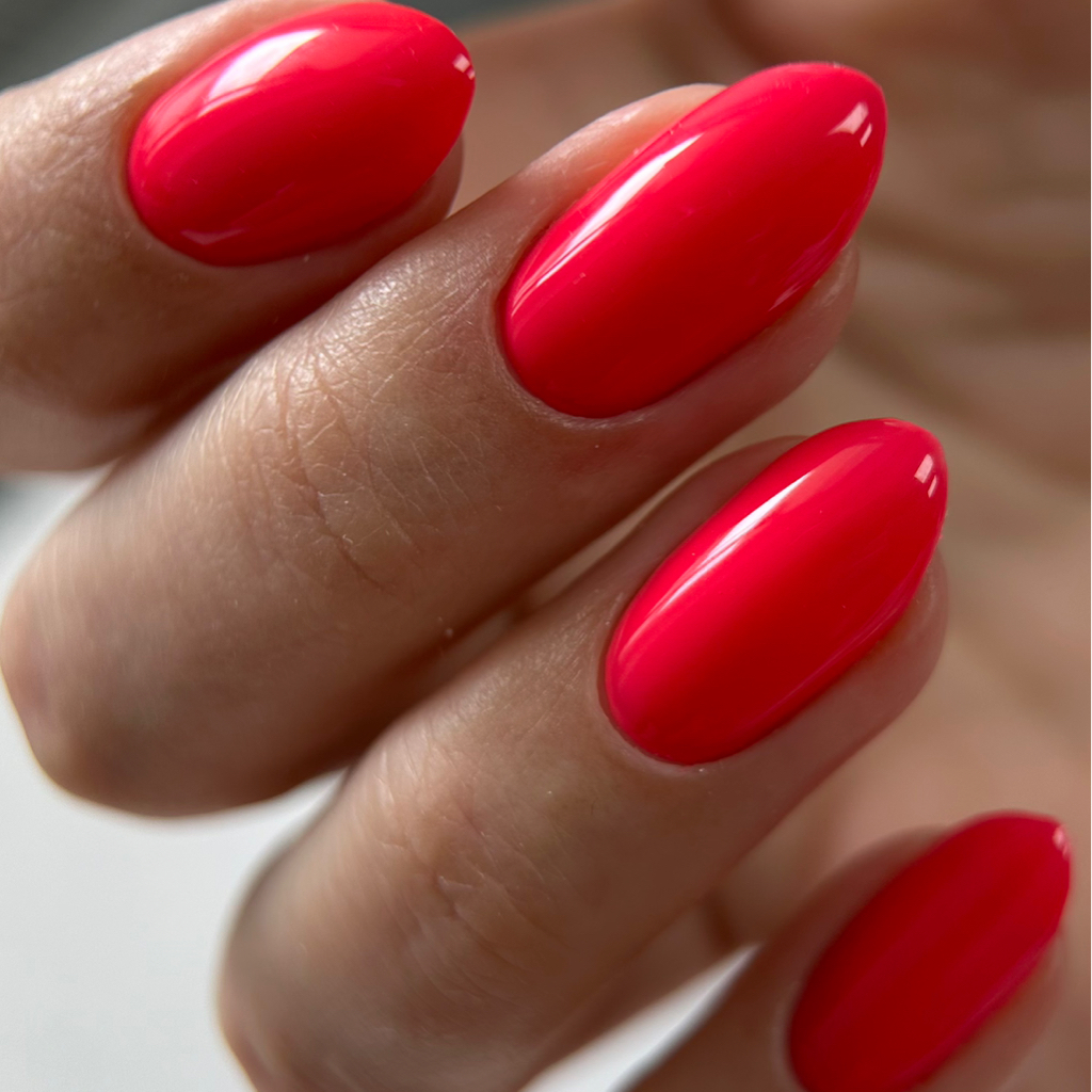Маникюр с однотонным покрытием