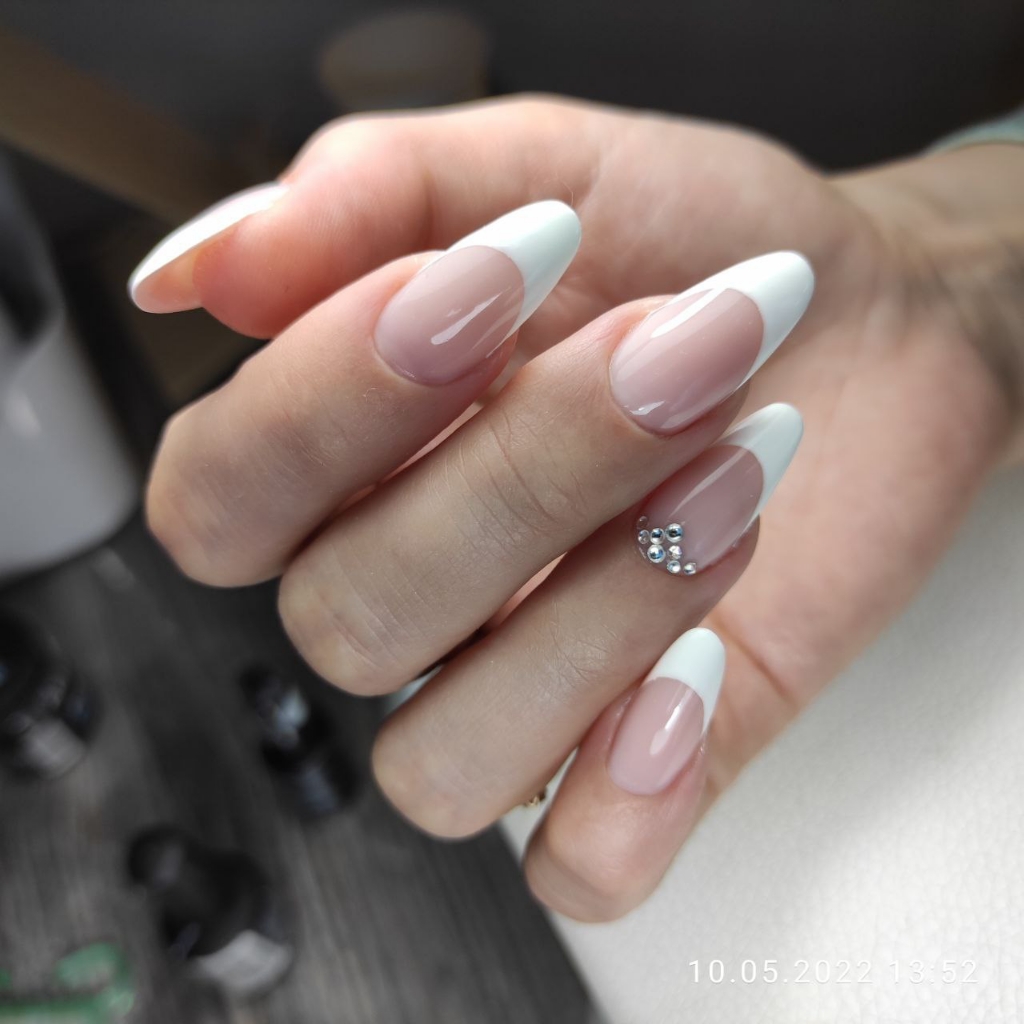 Наращивание ногтей + покрытие "френч"