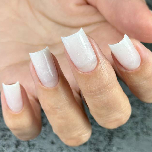 Сложная коррекция( изменение формы- квадрат/овал, поднятие клюющих ногтей,) Длинна ногтей от 3