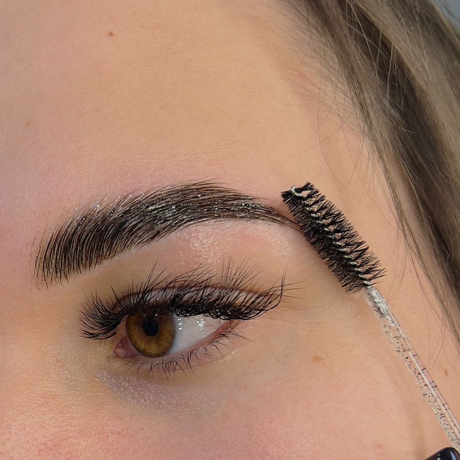 Окрашивание бровей (построение формы бровей + окрашивание краской)