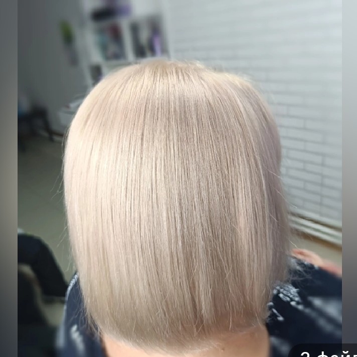 Тотальный блонд ( короткие волосы, обесцвечивание отросших корней + тонирование)