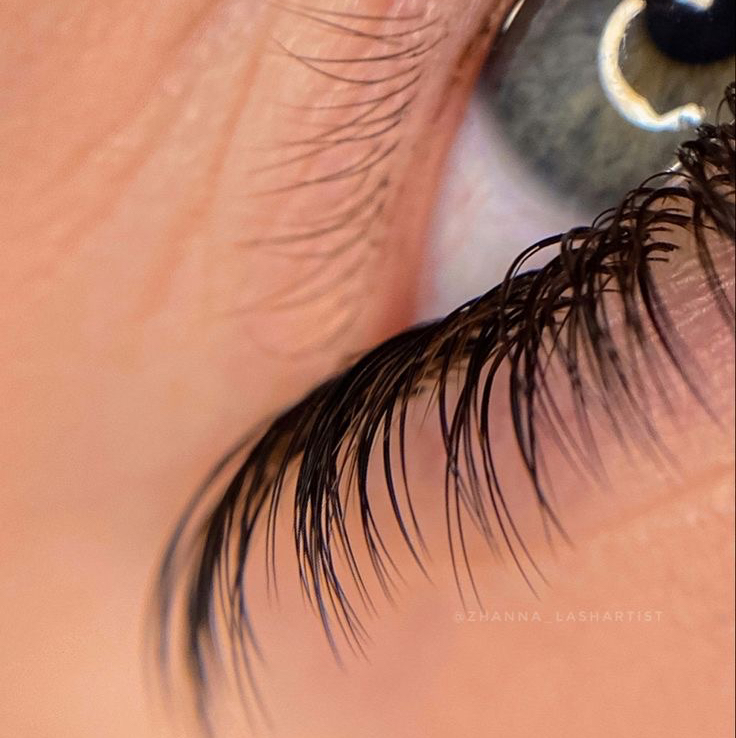 Наращивание ресниц. Классика