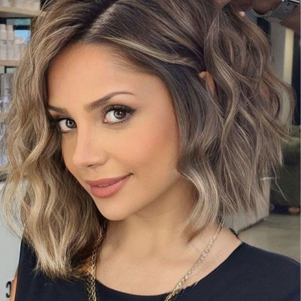 Стрижка волос (средние, до плеч)