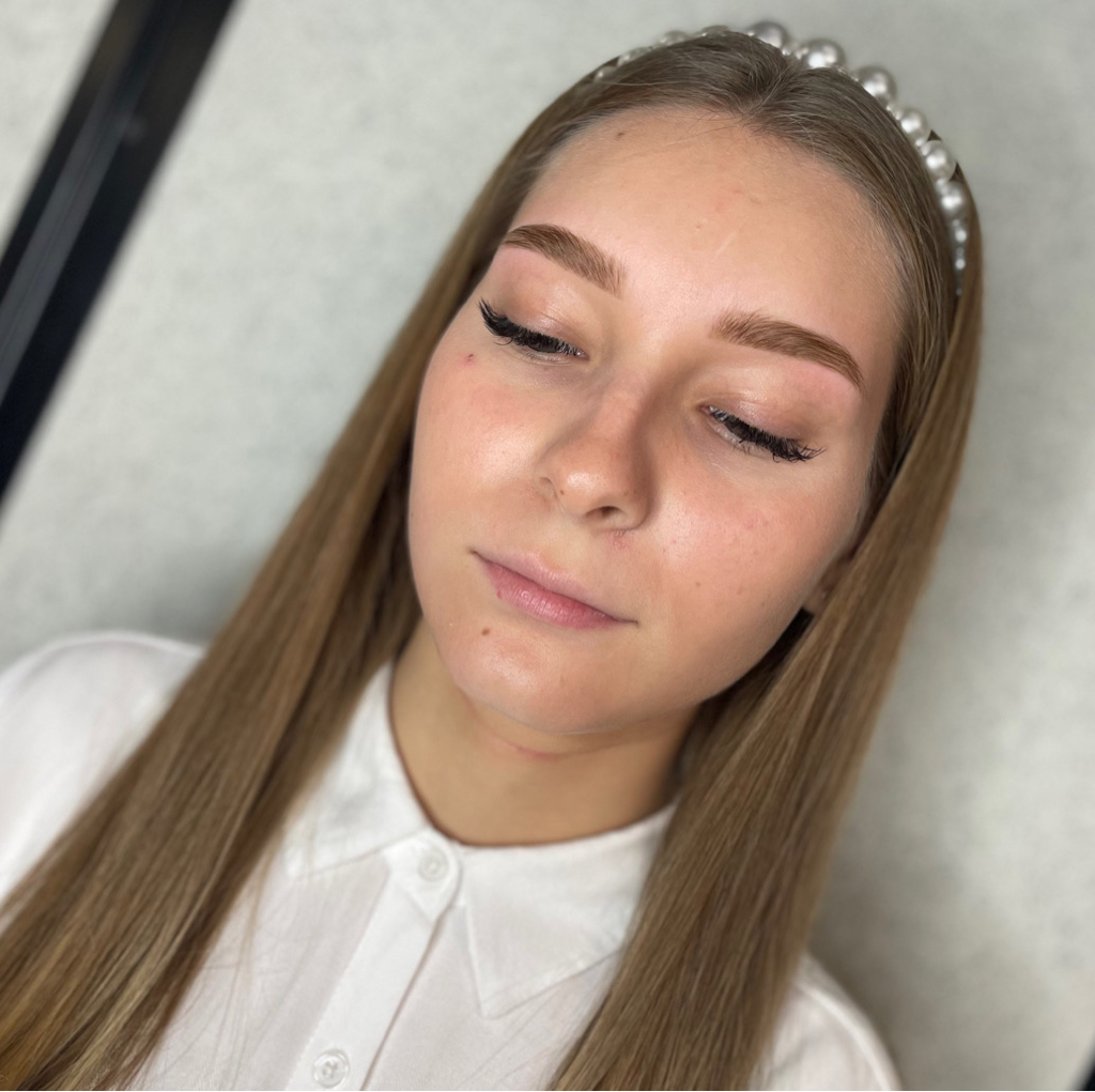 Окрашивание бровей краской