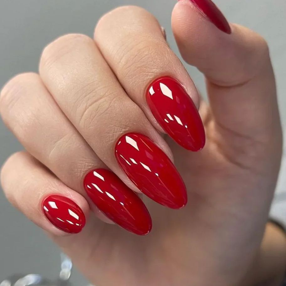 Модель на маникюр с покрытием гель лак