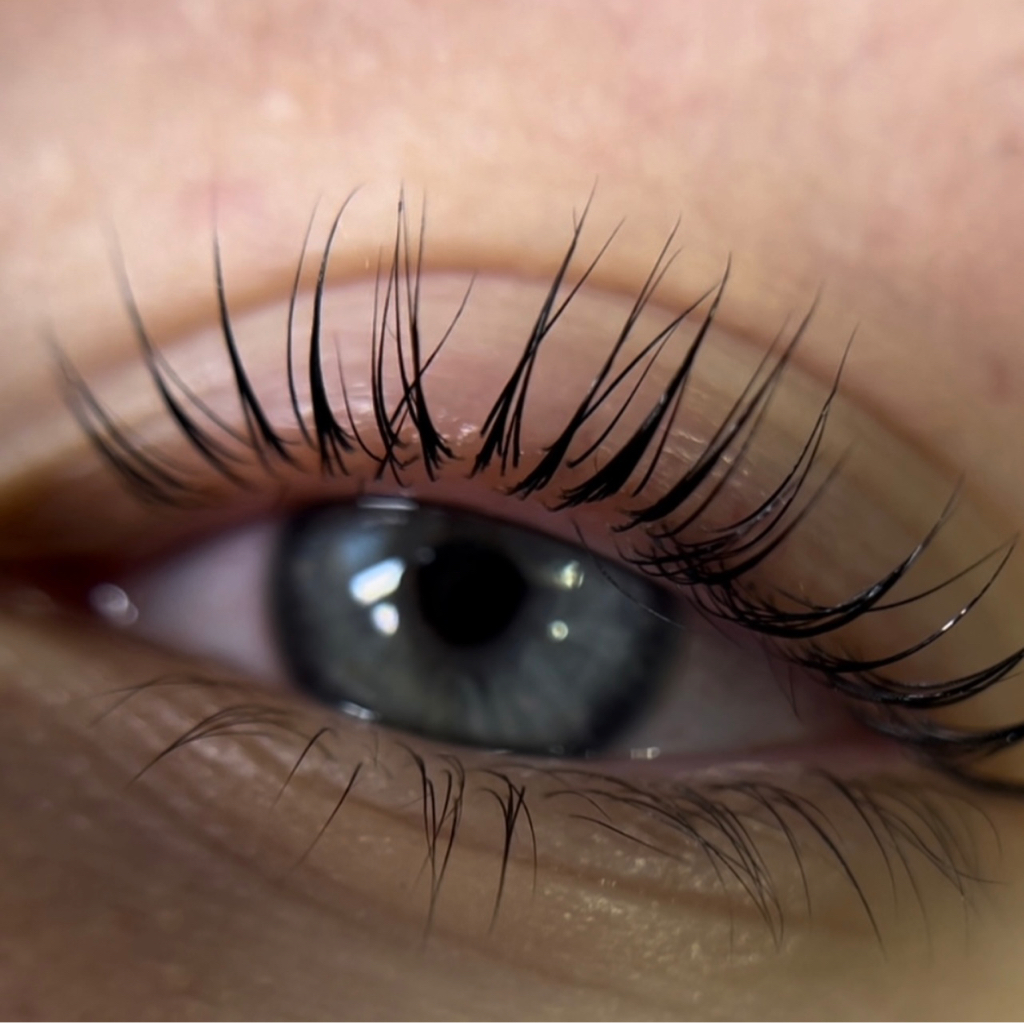 Ламинирование верхних ресниц