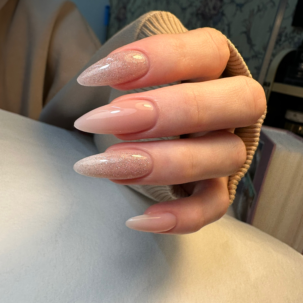 Наращивание ногтей