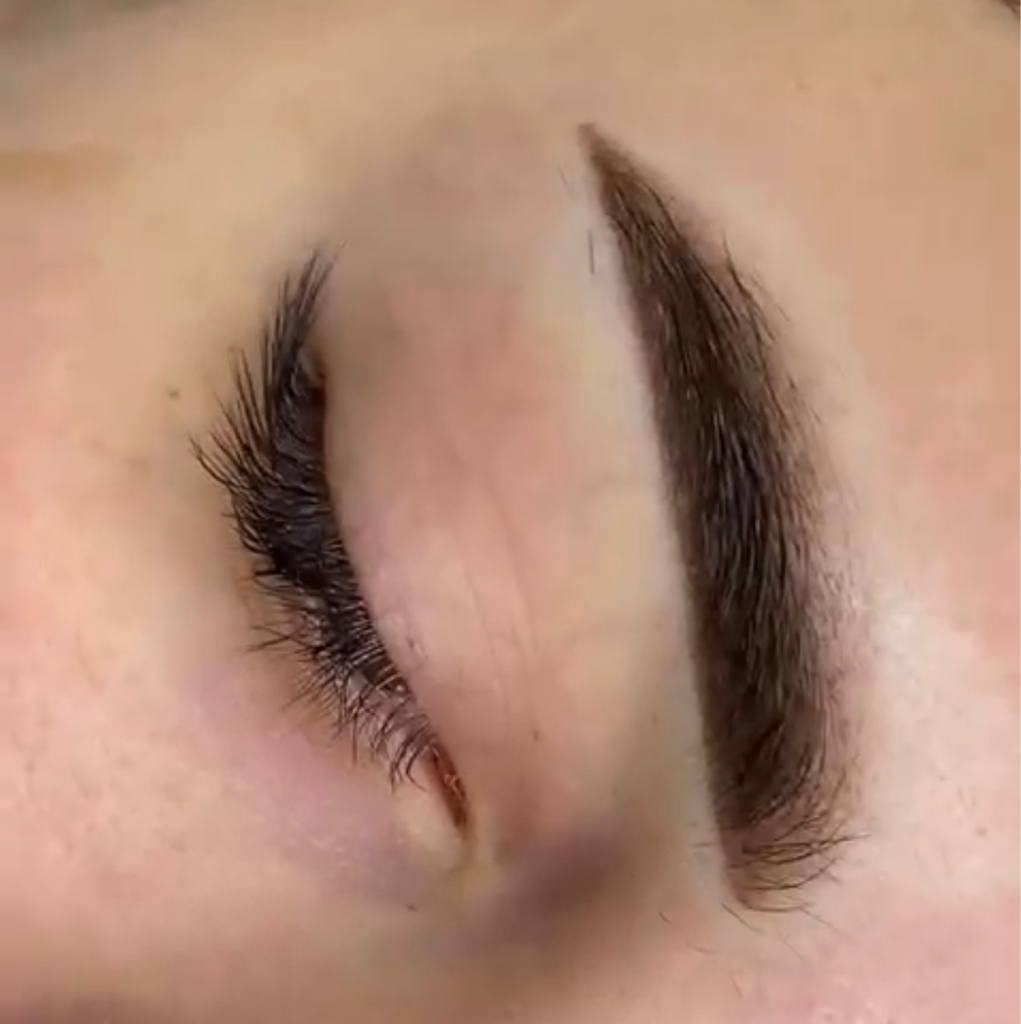 Перманентный макияж бровей