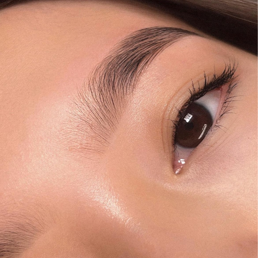 Окрашивание бровей с коррекцией (Архитектура бровей)