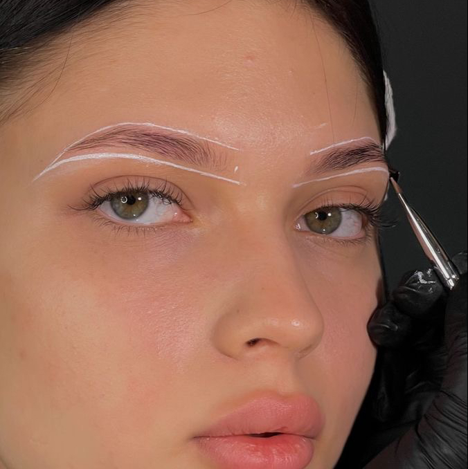 Brow Base:Базовый комплекс архитектуры бровей с коррекцией и окрашиванием.