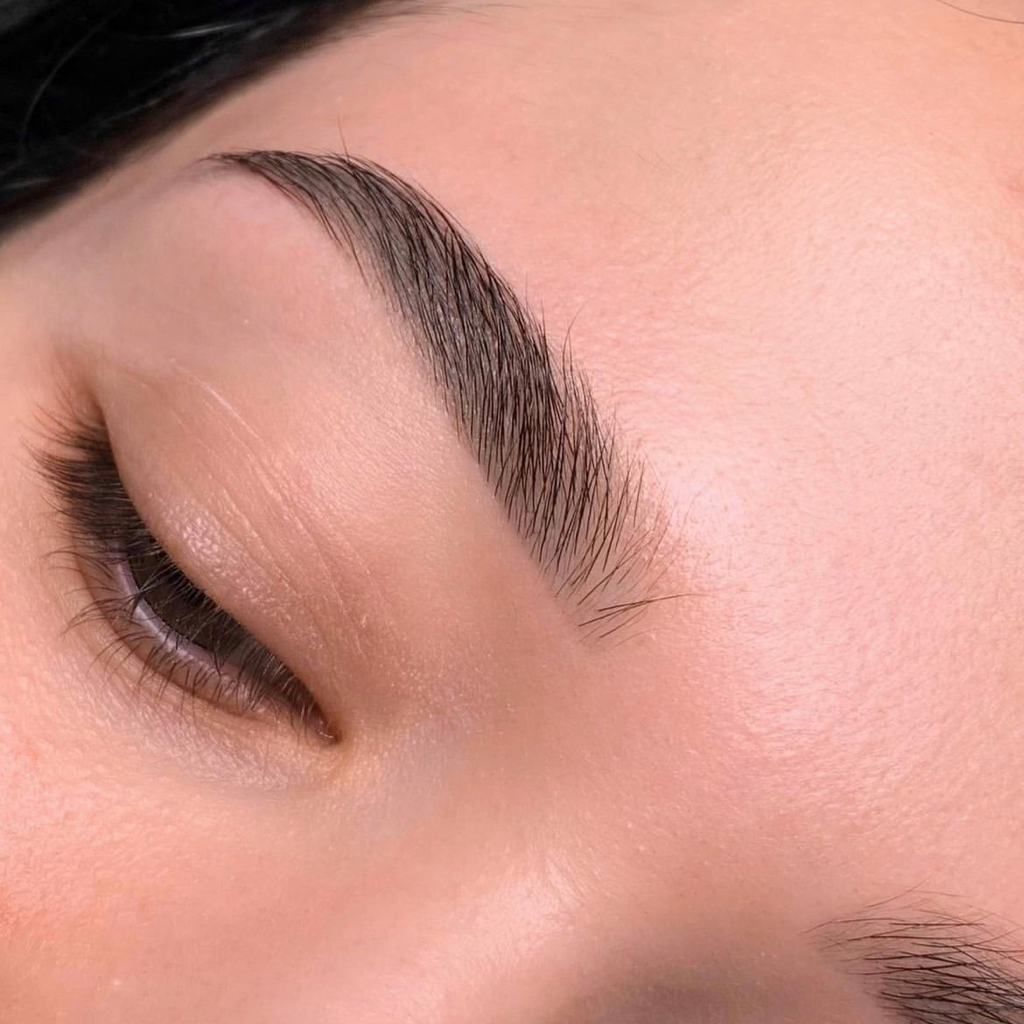 Коррекция бровей