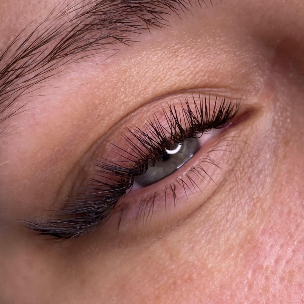 Наращивание ресниц 1-3D