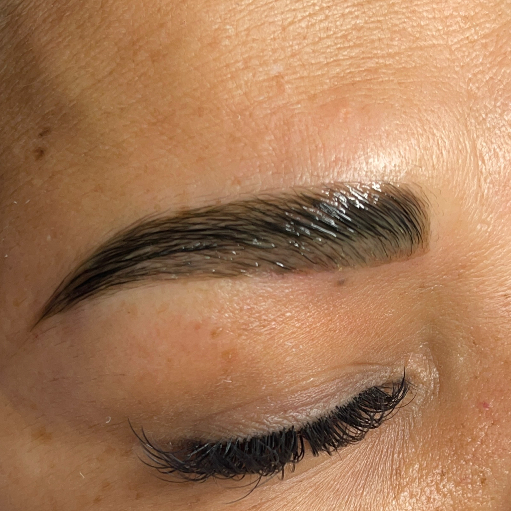 Окрашивание бровей