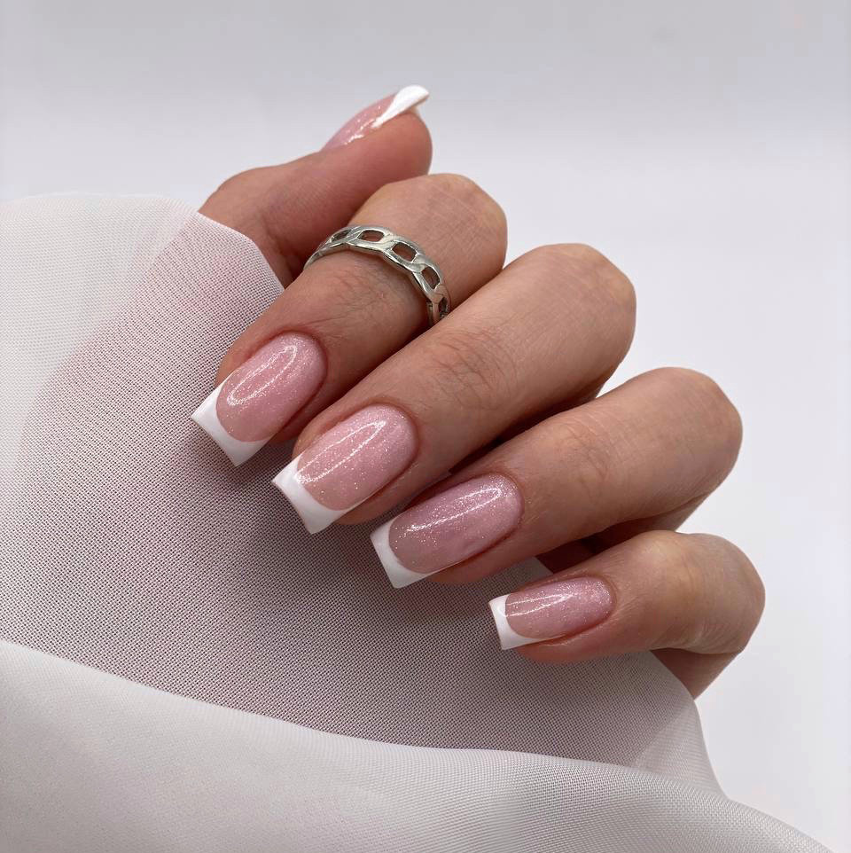 Маникюр с покрытием гель-лак + френч