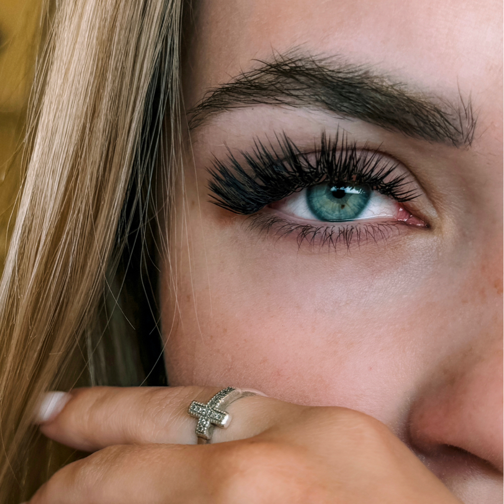 Наращивание ресниц 4D