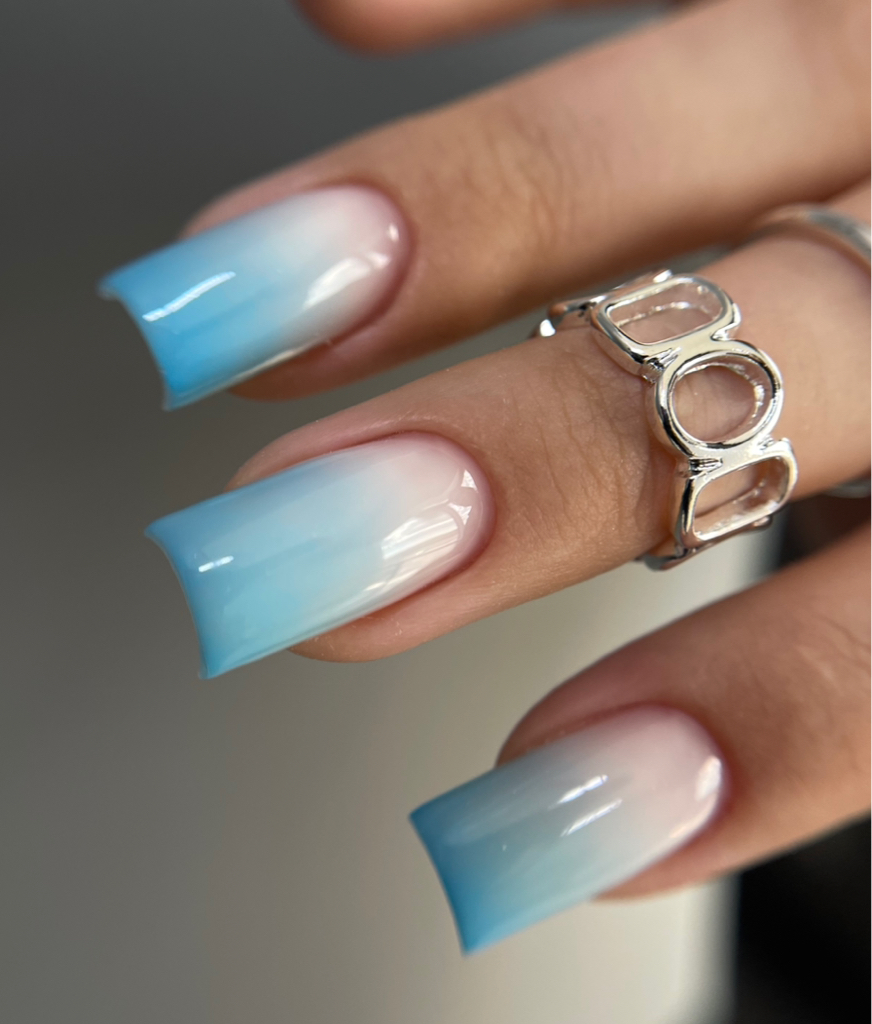 Наращивание ногтей в один тон