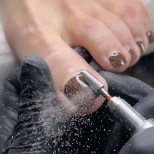 Педикюр ногтей с покрытием гель-лак