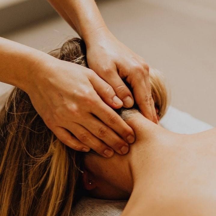 Массаж шейно-воротниковой зоны