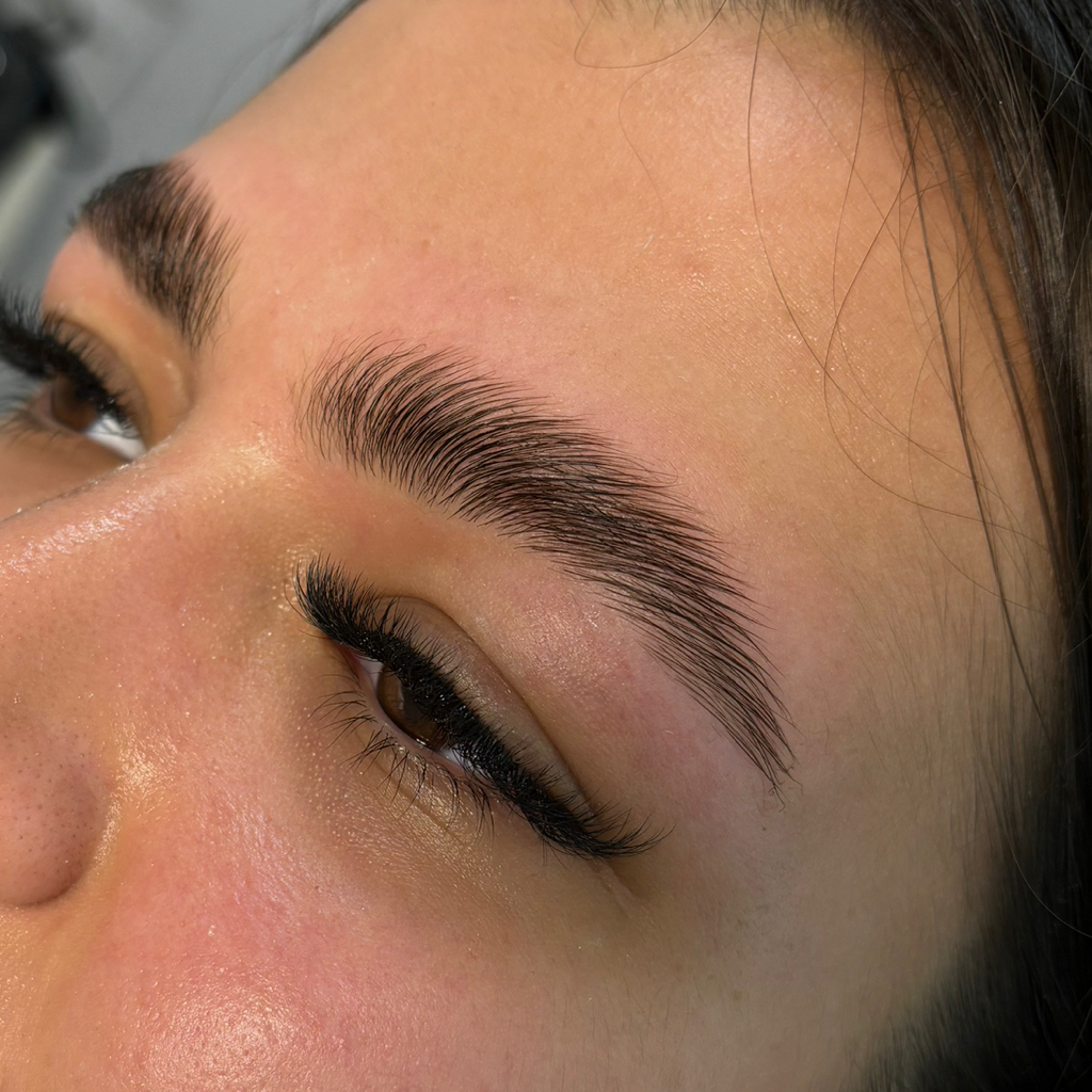 Долговременная укладка бровей