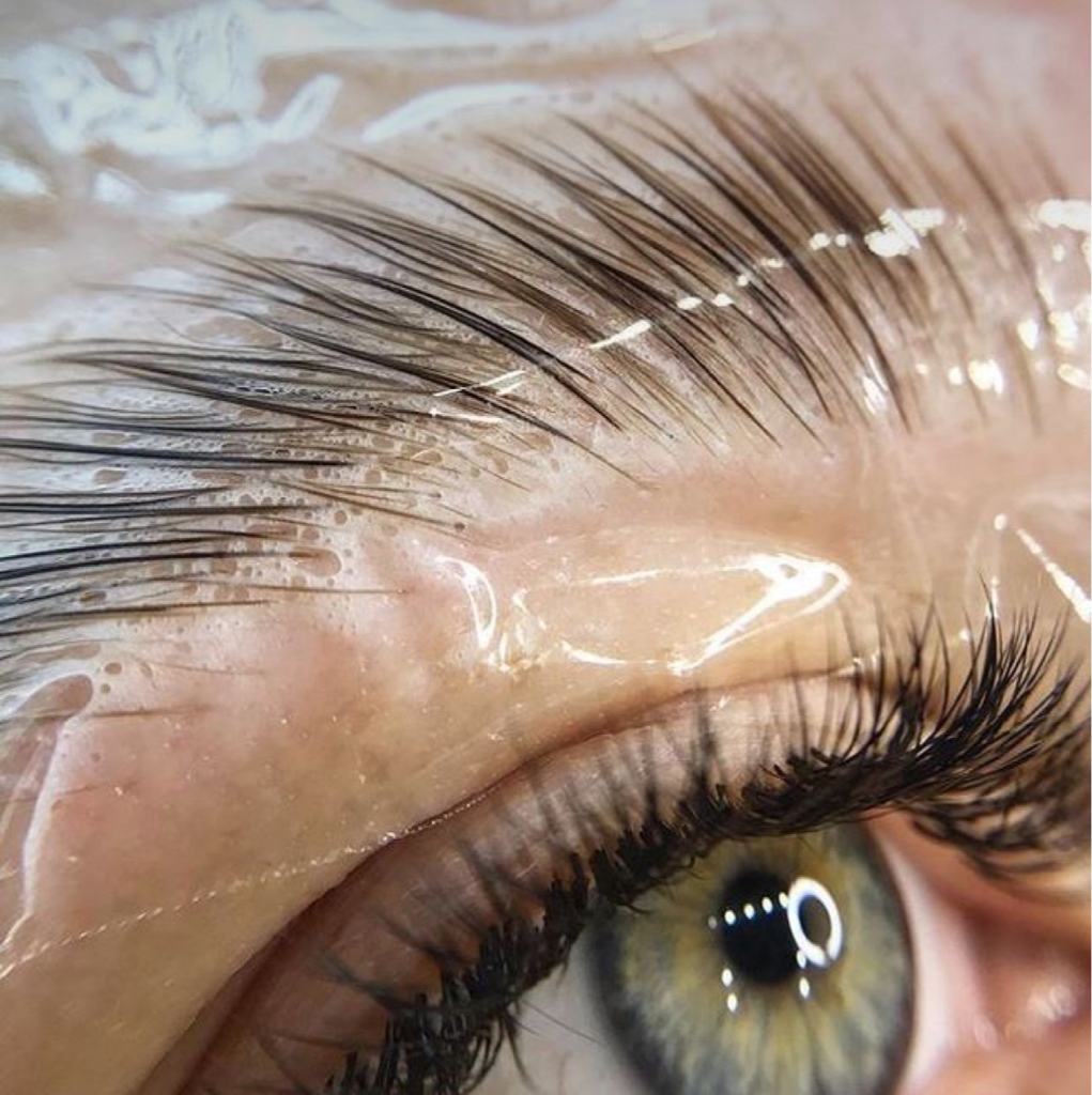 Ламинирование бровей