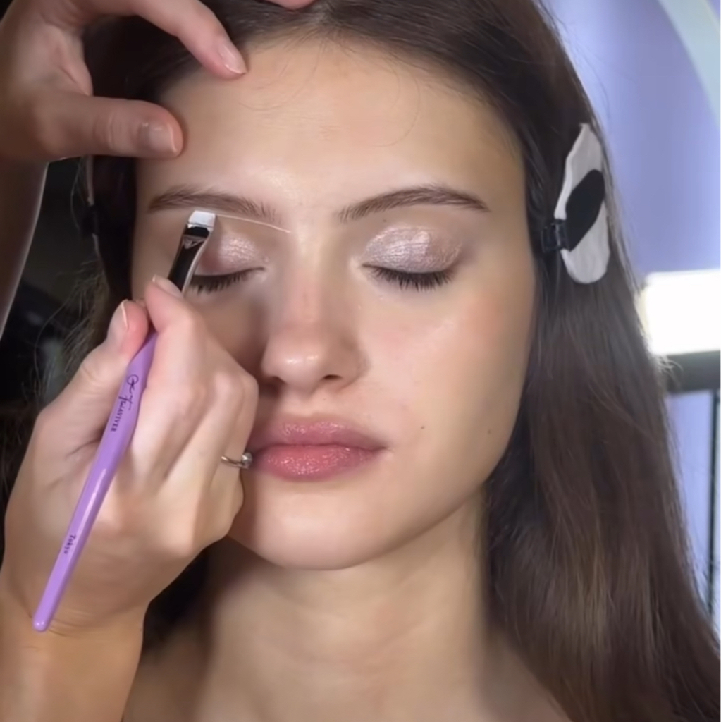 Построение формы бровей