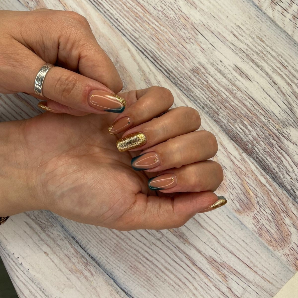 Маникюр+покрытие гель лак в ОДИН ТОН(выравнивание включено)