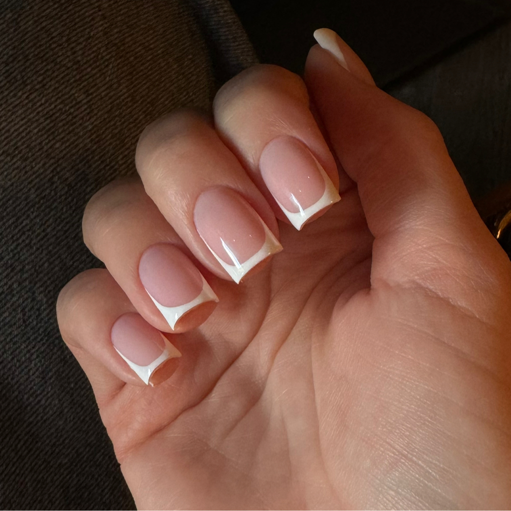 1 комплекс  + френч. 
 (Снятие, маникюр, выравнивание базой + френч)