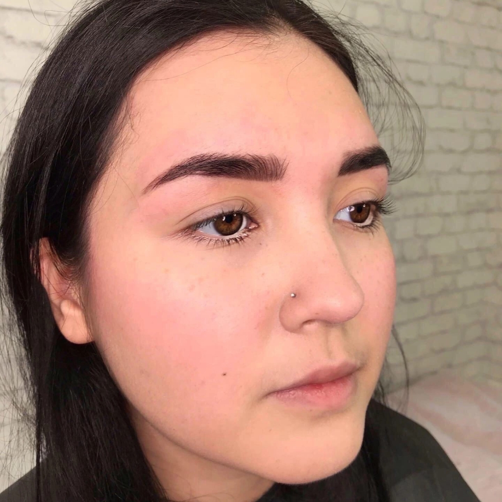 Окрашивание бровей хной