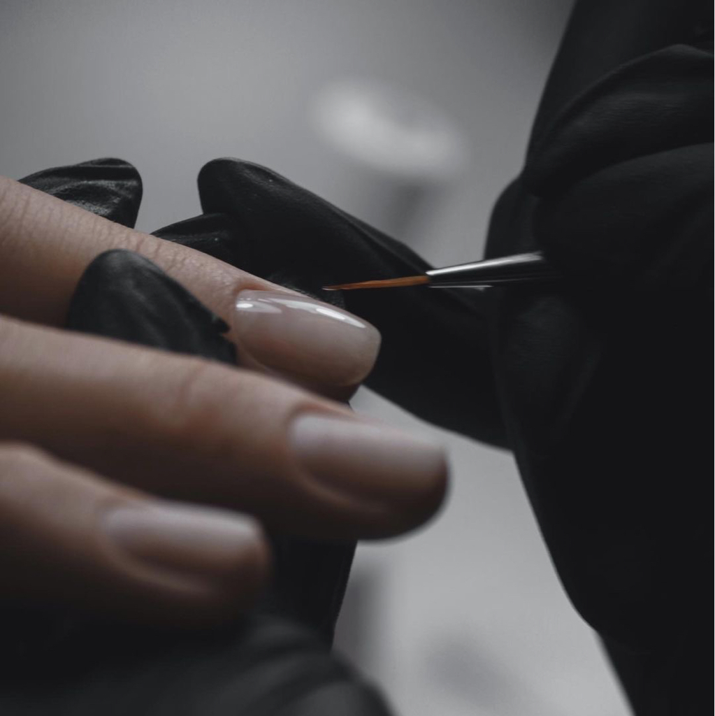 Маникюр с покрытием лаком системы BEAUTIX