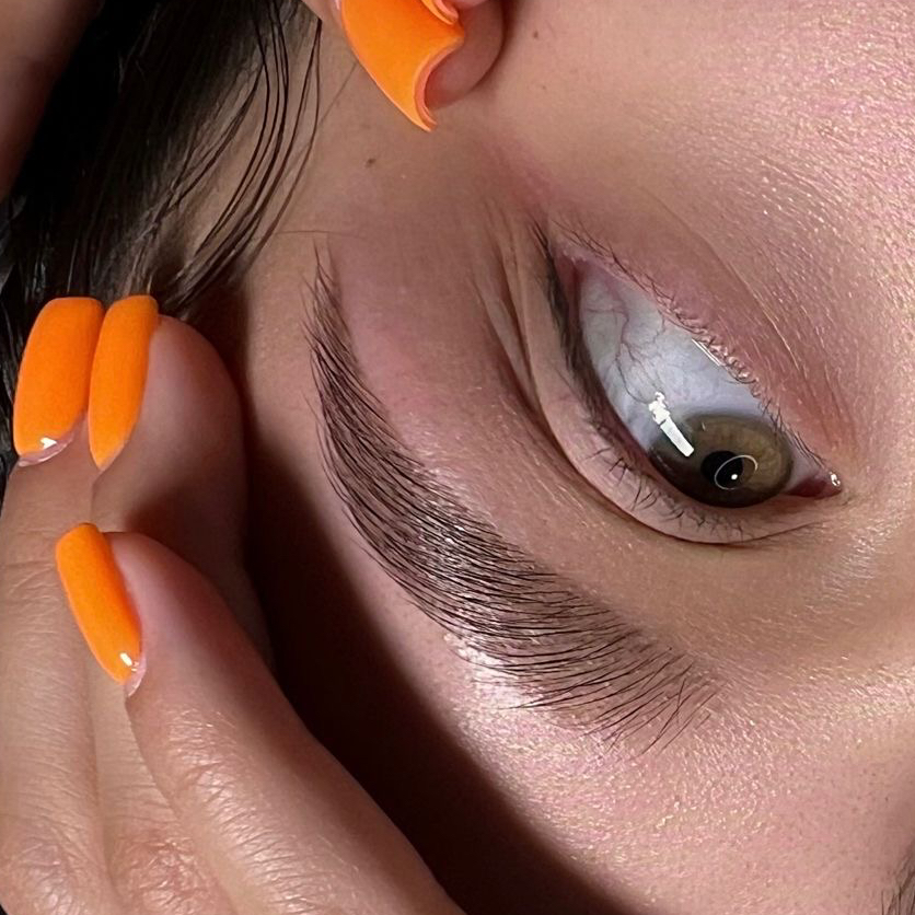 Долговременная укладка + коррекция бровей + окрашивание краской