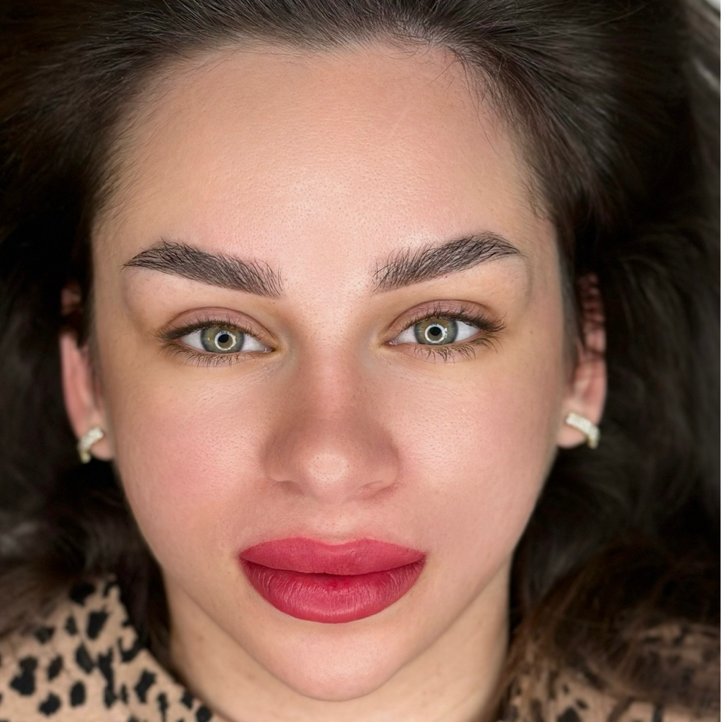 Комбо: перманентный макияж бровей, губ и межресничного пространства