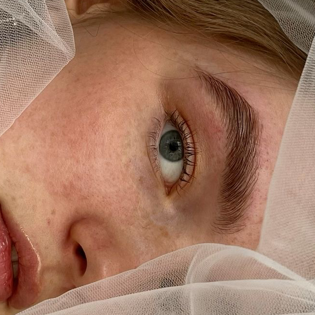 Окрашивание бровей