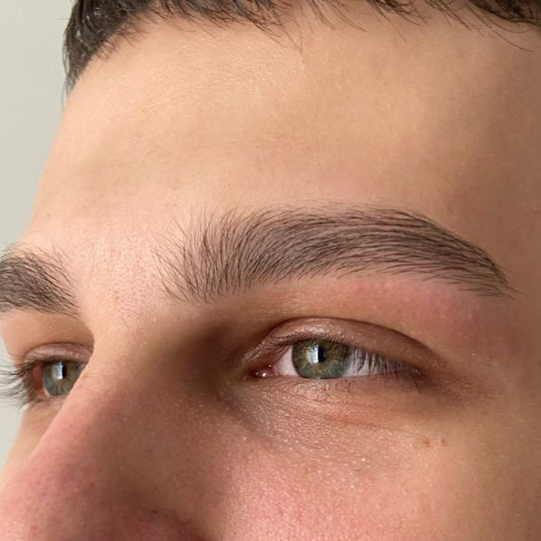 Мужская коррекция бровей
