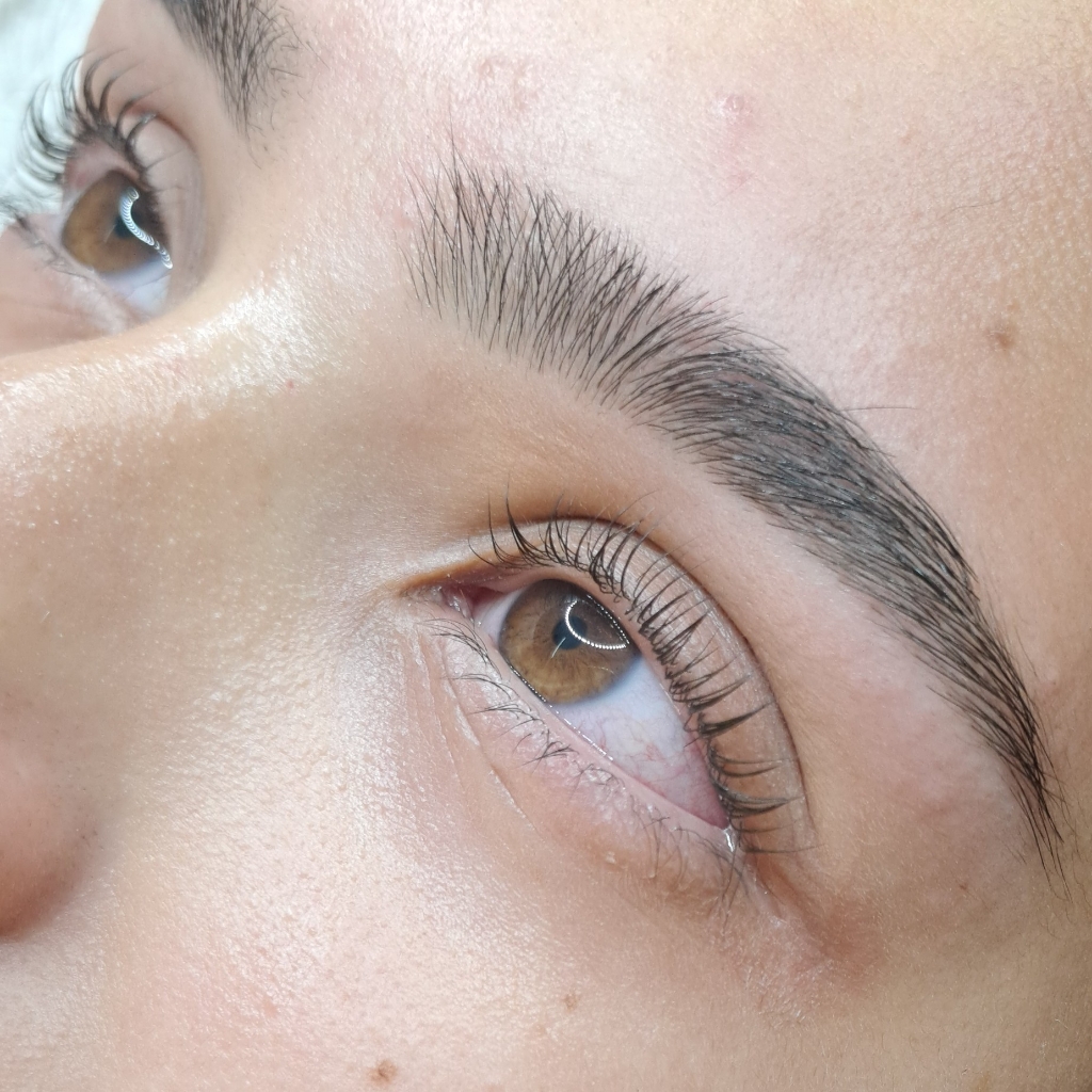 Diseño y perfilado de cejas