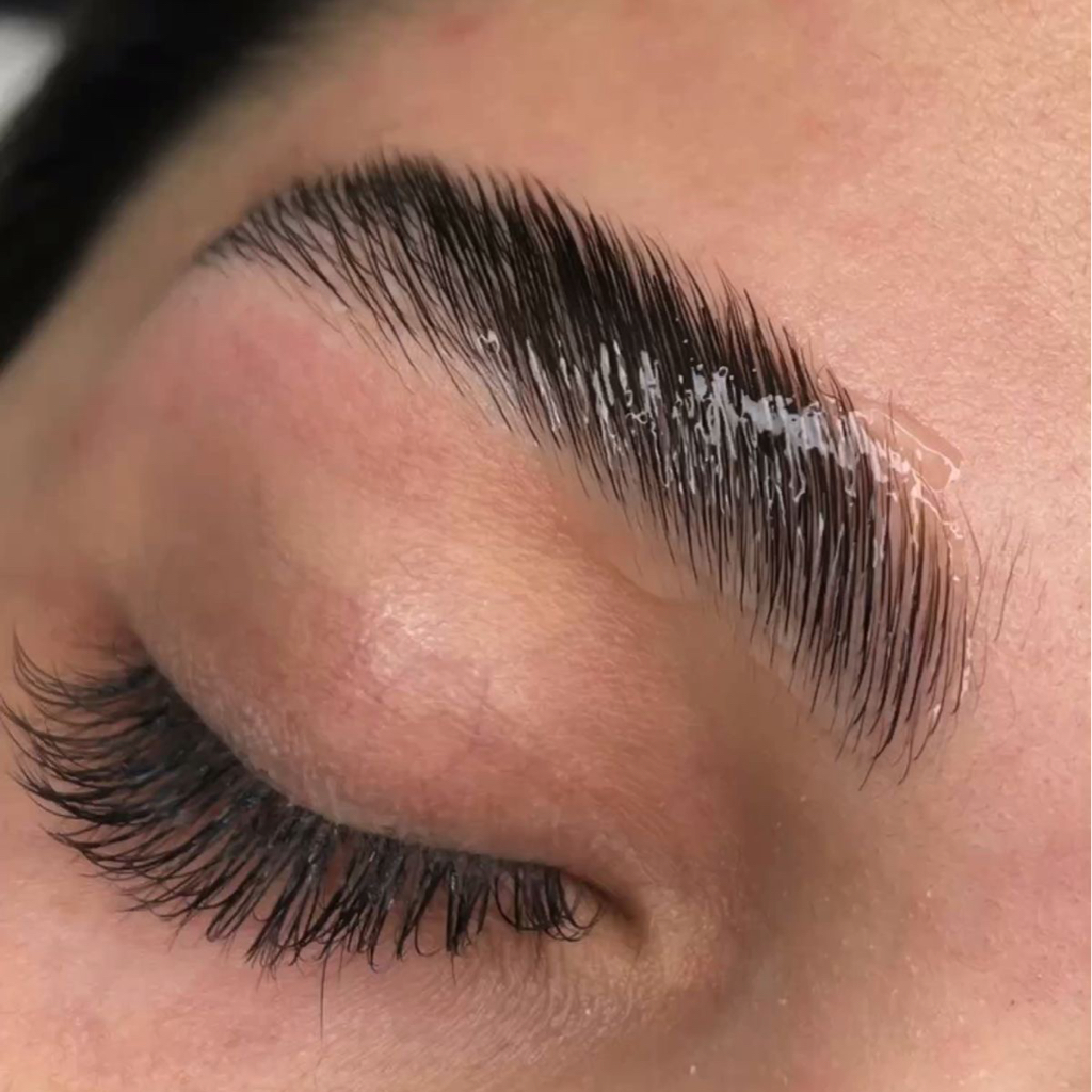 Ламинирование бровей с окрашиванием или коррекцией