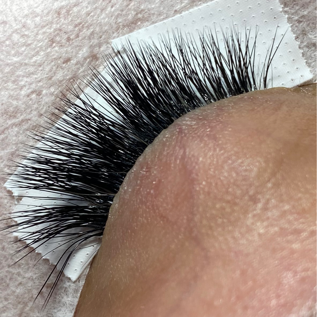 Снятие наращенных ресниц