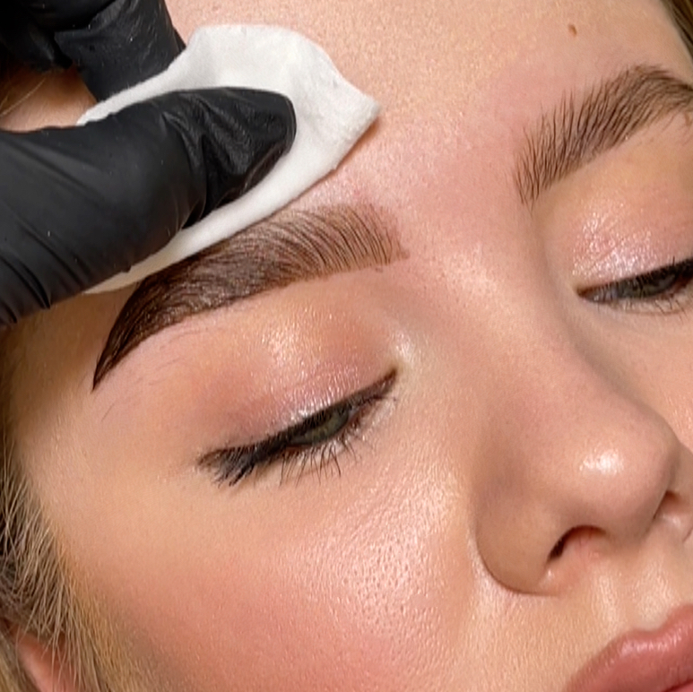 Окрашивание бровей