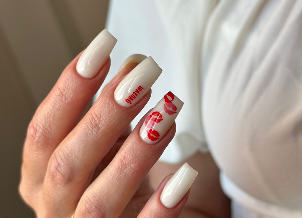 Маникюр с покрытием ( укрепление гелем )