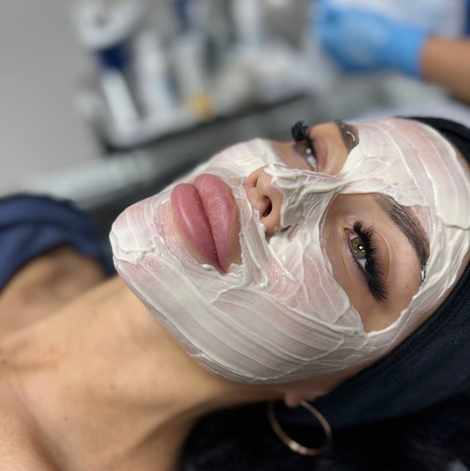 Кремовая маска для лица на косметики Израиль/италия