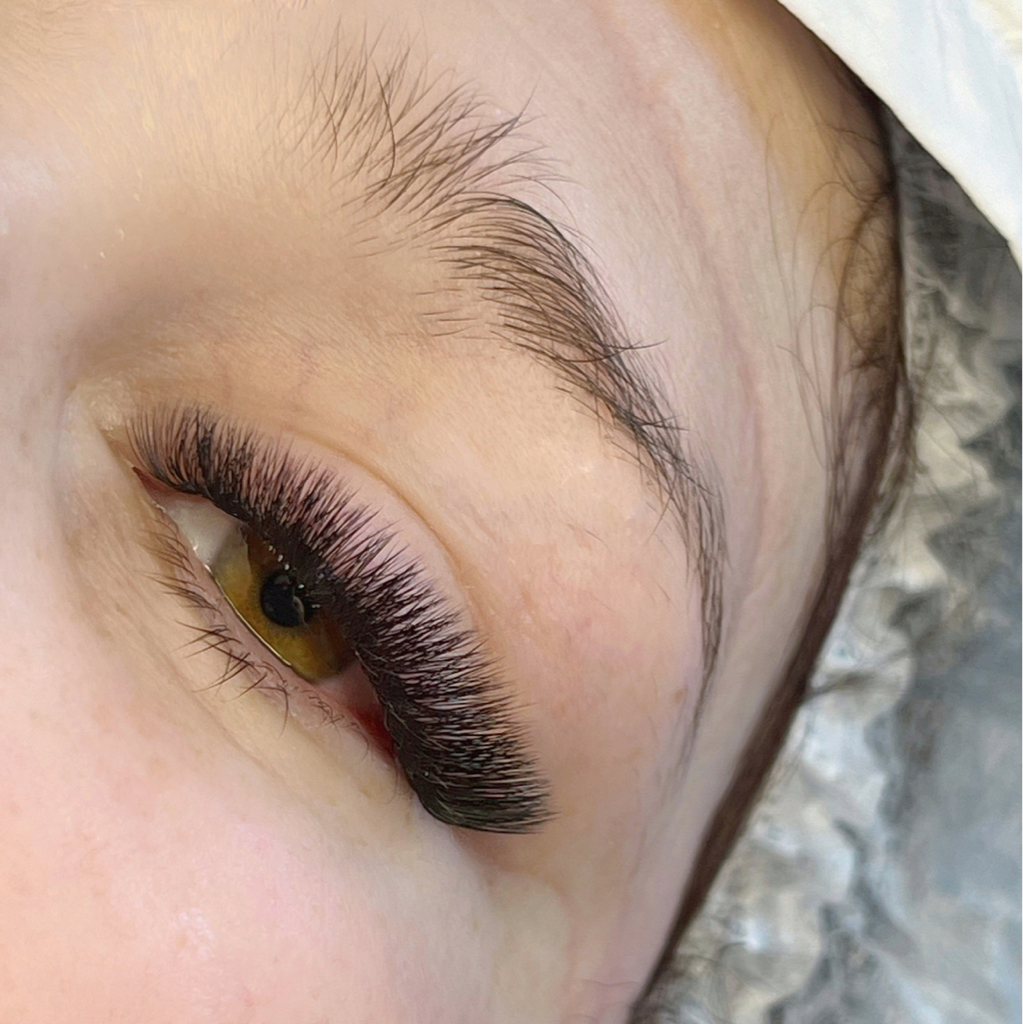 Наращивание ресниц 3D