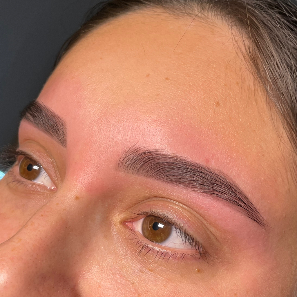 Окрашивание бровей краской