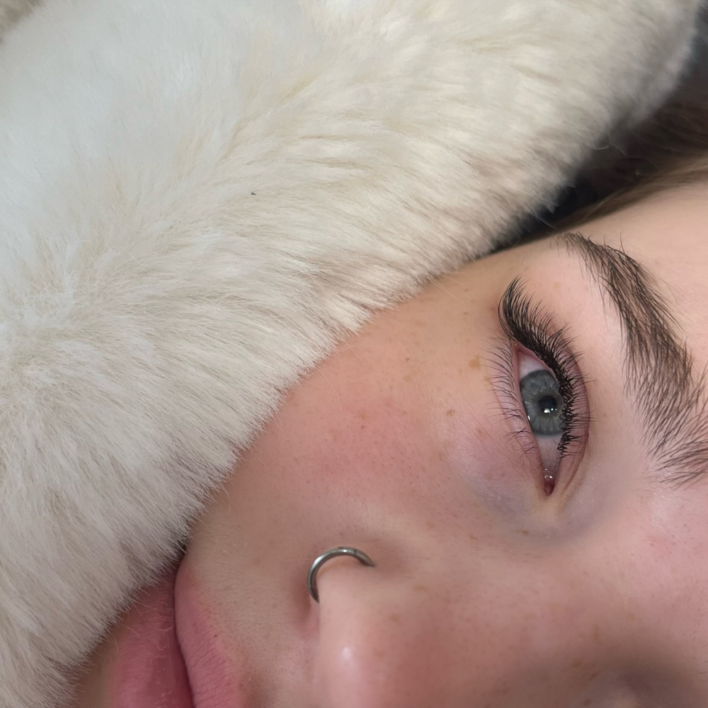 ЛЭД/LED наращивание ресниц Классика