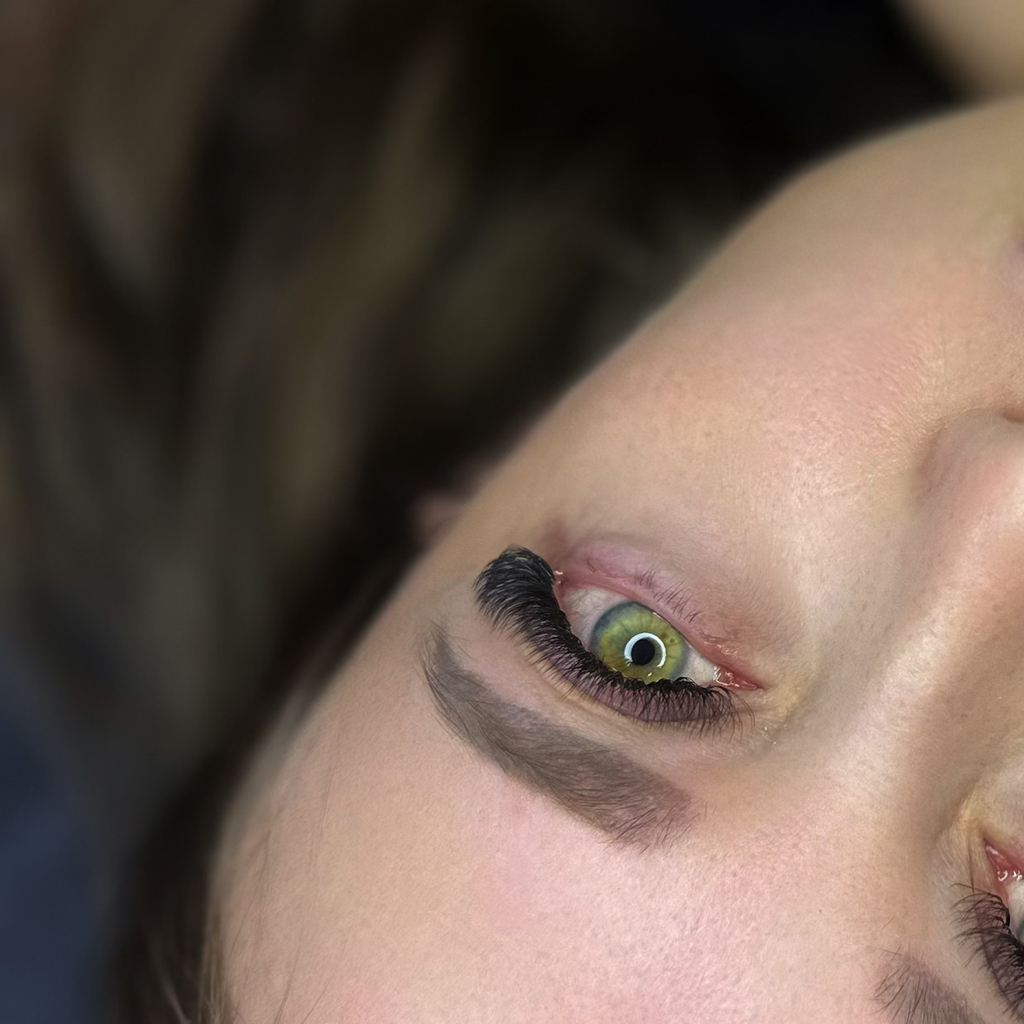 Наращивание ресниц 4-6д