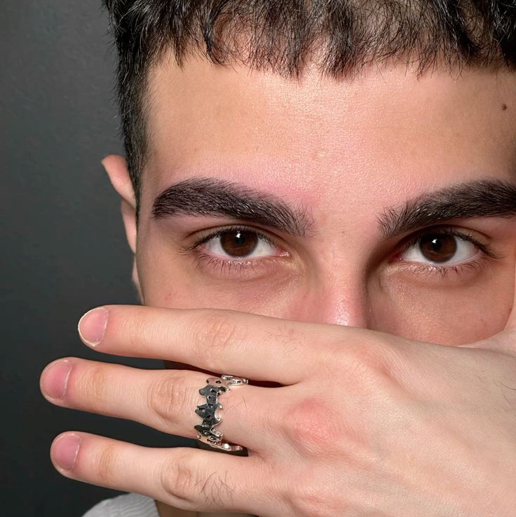 Мужская коррекция бровей